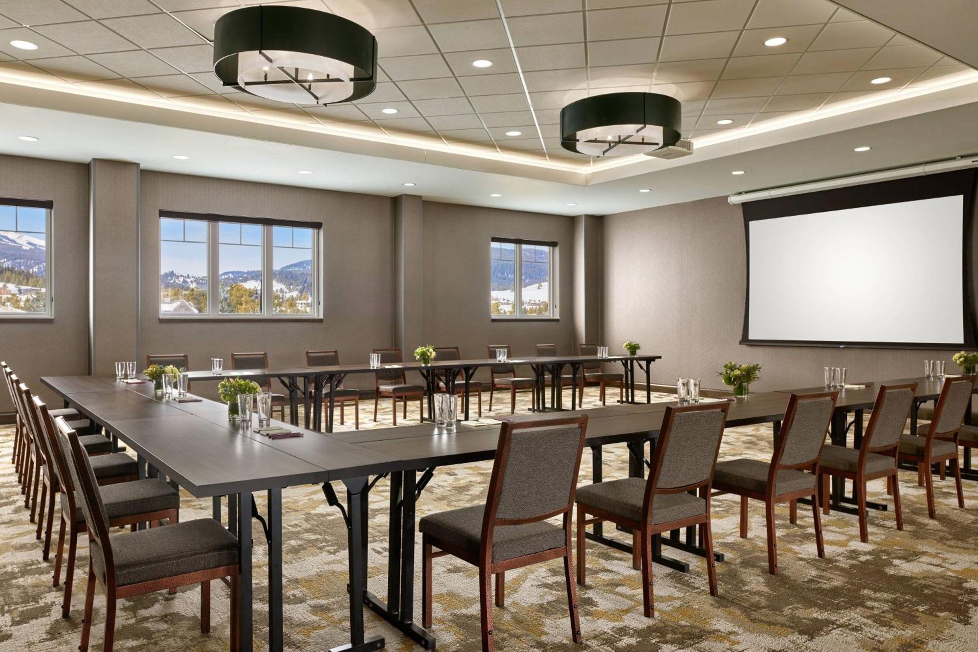 Hotel By Marriott Big Sky/the Wilson 4*