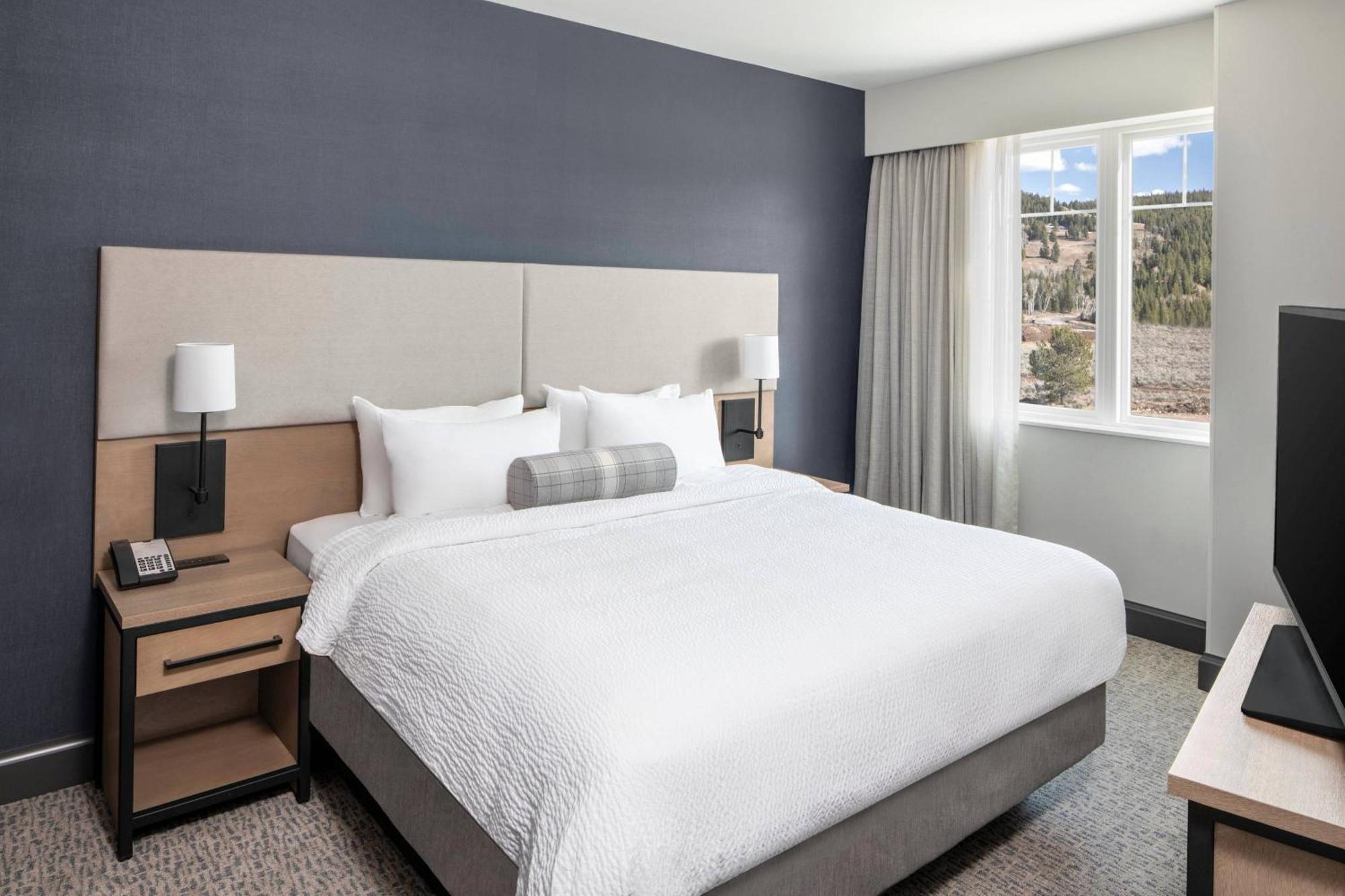 Hotel By Marriott Big Sky/the Wilson 4*
